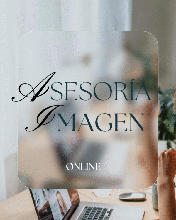Penélope Illa durante una sesión de personal shopper online, ayudando a mujeres a comprar con intención, optimizar su presupuesto y elegir prendas que potencien su estilo personal desde casa.